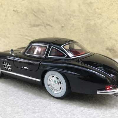 Mô hình xe Mercedes-Benz 300SL tỷ lệ 1:24