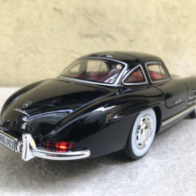 Mô hình xe Mercedes-Benz 300SL tỷ lệ 1:24