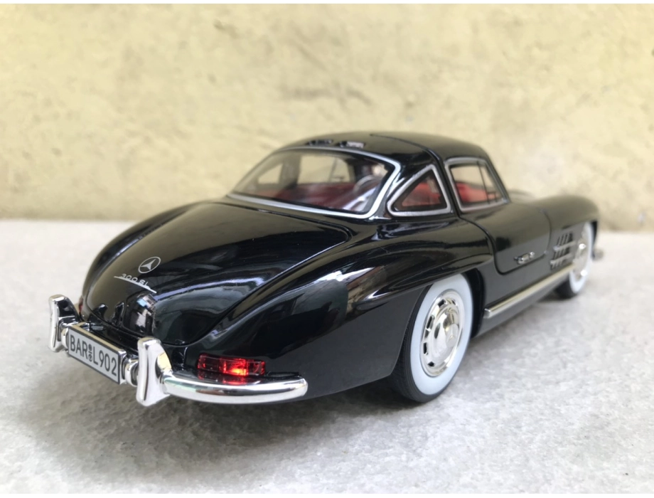 Mô hình xe Mercedes-Benz 300SL tỷ lệ 1:24