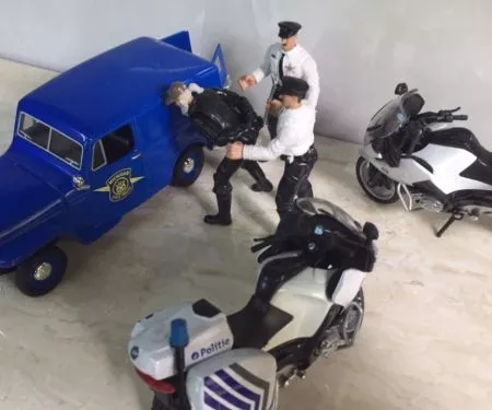 Đồ chơi mô hình xe Ô TÔ CỔ JEEP POLICE Michigan 1953 1:24
