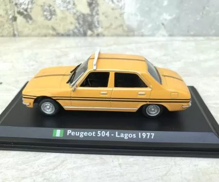 ​Mo hình xe ô tô cổ Peugeot 504 1977 tỷ lệ 1:43