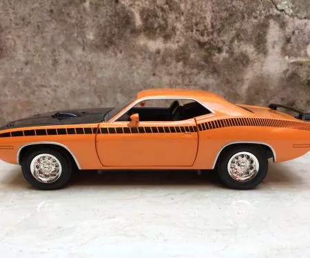 Mô hình xe ô tô cổ Plymouth Cuda 1970 tỷ lệ 1:24 