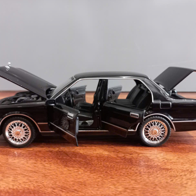 ​Mô hình xe Toyota Crown 1995 Sedan hạng sang tỷ lệ 1:32