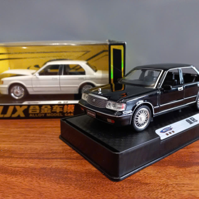 ​Mô hình xe Toyota Crown 1995 Sedan hạng sang tỷ lệ 1:32