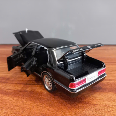 ​Mô hình xe Toyota Crown 1995 Sedan hạng sang tỷ lệ 1:32