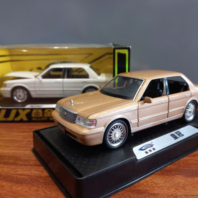 ​Mô hình xe Toyota Crown 1995 Sedan hạng sang tỷ lệ 1:32