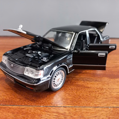 ​Mô hình xe Toyota Crown 1995 Sedan hạng sang tỷ lệ 1:32