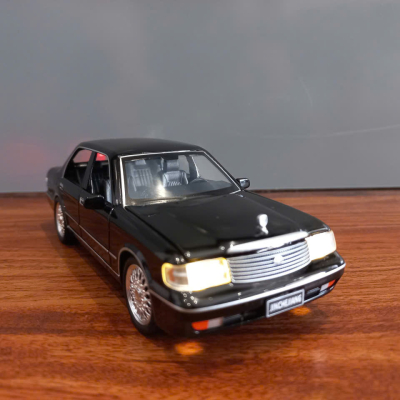 ​Mô hình xe Toyota Crown 1995 Sedan hạng sang tỷ lệ 1:32