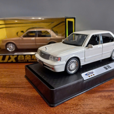 ​Mô hình xe Toyota Crown 1995 Sedan hạng sang tỷ lệ 1:32