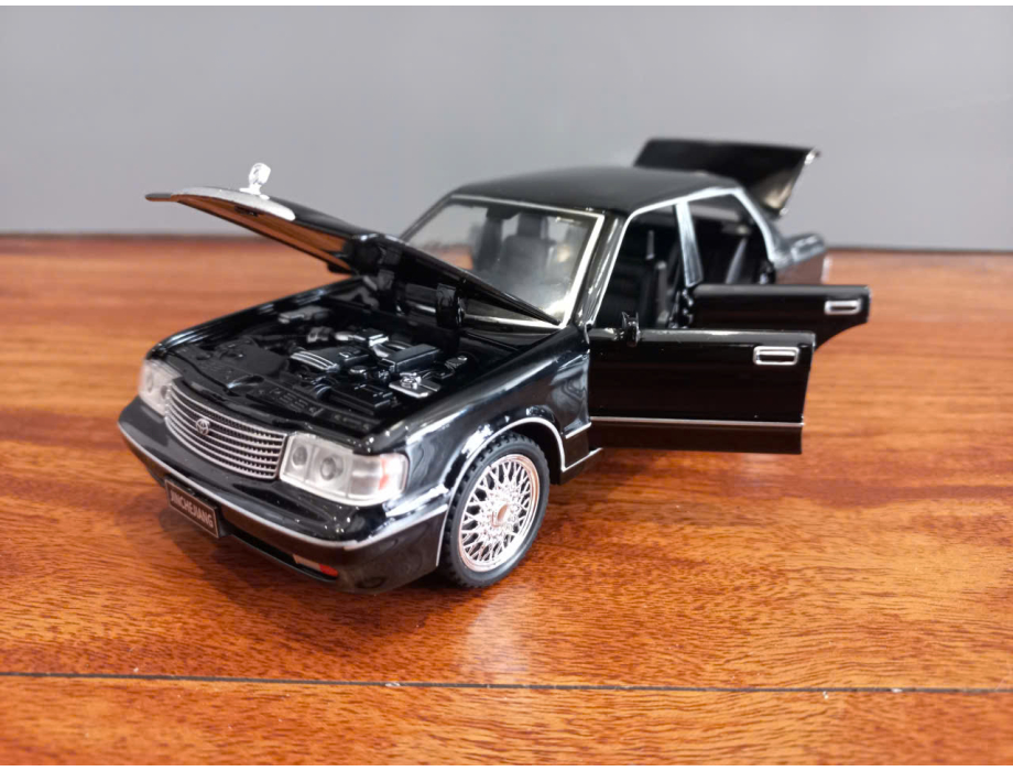 Mô hình xe Toyota Crown 1995 Sedan hạng sang tỷ lệ 1:32 Mô hình xe Toyota Crown 1995 Sedan hạng sang tỷ lệ 1:32