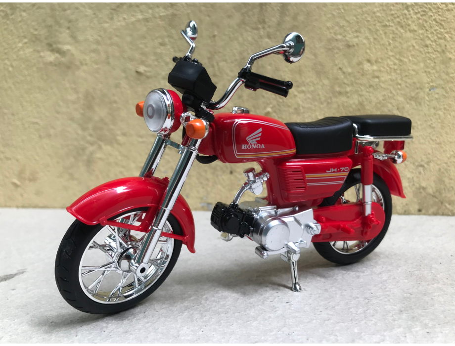 ​Mô hình xe máy Honda CD-70 tỷ lệ 1:22
