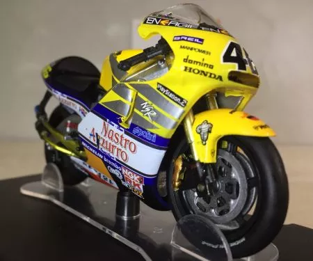 ​​Mô hình đồ chơi xe Moto Honda NSR 500 World Champion 2001