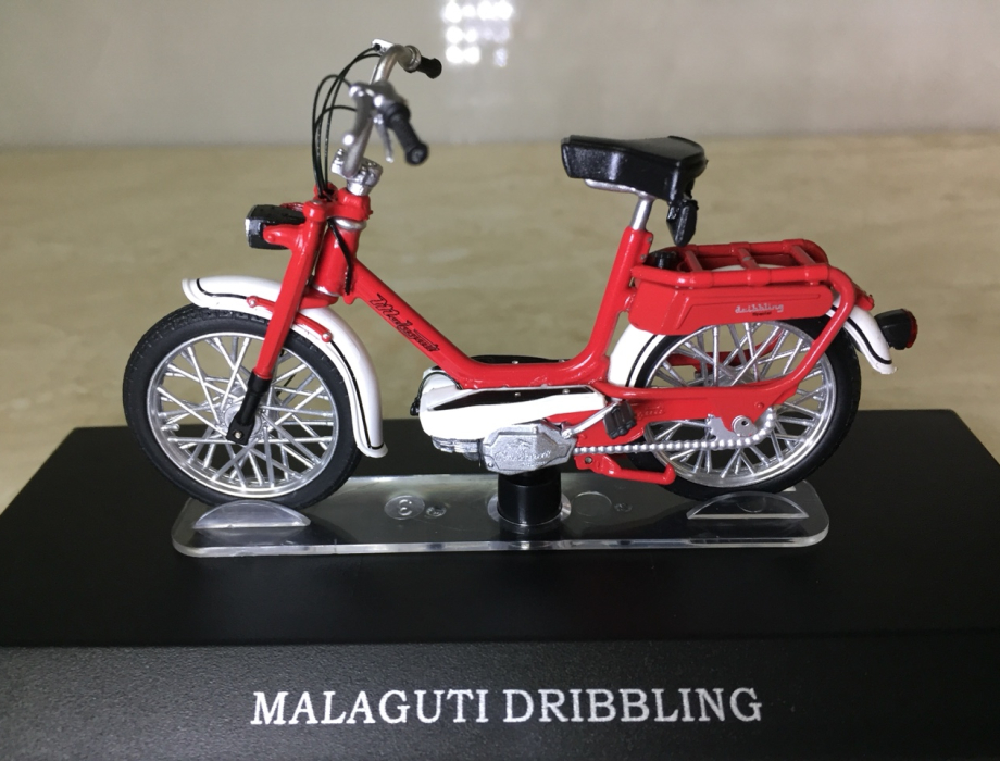 Đồ chơi mô hình xe Moto MALAGUTI DRIBBLING - 1:18 Đồ chơi mô hình xe Moto MALAGUTI DRIBBLING - 1:18