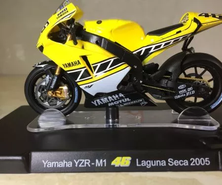 Đồ chơi mô hình xe Moto Yamaha YZR M1 Laguna Seca 2005 1:18