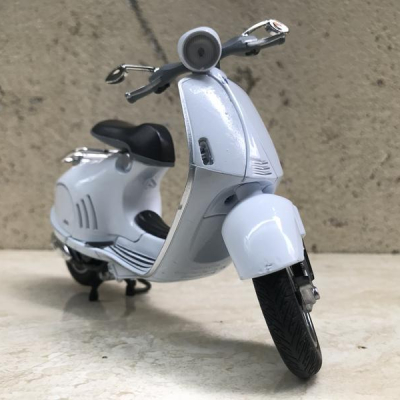 Mô hình xe Vespa 946 tỷ lệ 1:12