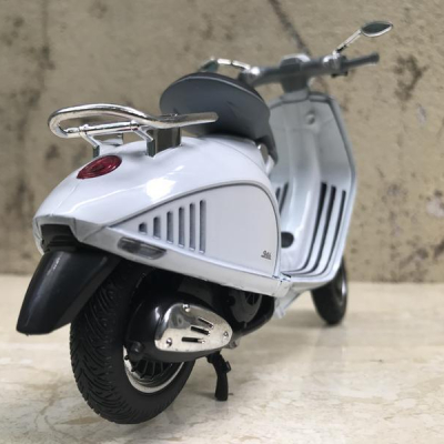 Mô hình xe Vespa 946 tỷ lệ 1:12