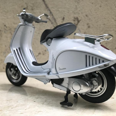 Mô hình xe Vespa 946 tỷ lệ 1:12
