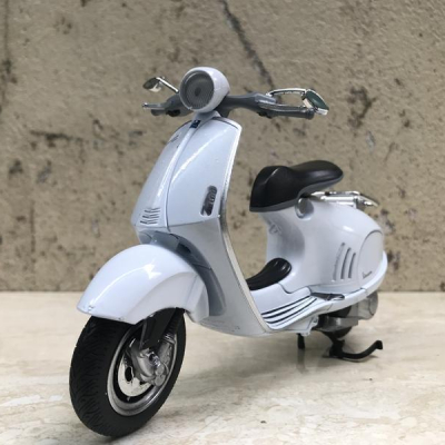 Mô hình xe Vespa 946 tỷ lệ 1:12