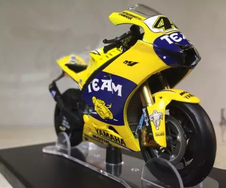 ​Mô hình đồ chơi xe Moto Yamaha YZR M1 World Championship 2006 1:18